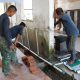 Personel TNI dari Yonzipur 16/DA, 3 personel Zidam IM sedang melakukan pekerjaan rehab masjid Baiturrahim Uleelheu, Banda Aceh