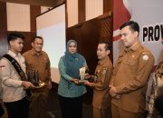 Ketua PKK Aceh Berikan Penghargaan untuk Daerah Terbaik dalam Penurunan Stunting