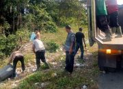 Jelang PON, DLH Aceh Besar Bersihkan Sampah Ilegal di Seunapet
