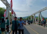 Muspika Mesjid Raya Kibarkan dan Bagikan Ratusan Bendera Merah Putih