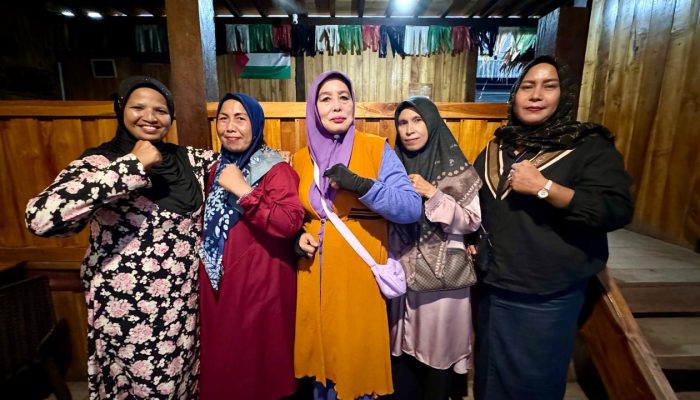 Muhammad Balia Didukung Emak-emak Warakawuri di Banda Aceh untuk Maju Pilkada 2024