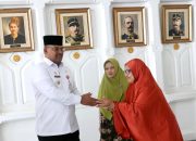 Pj Gubernur Safrizal Terima Ahli Waris Laksamana Malahayati