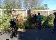 TNI dan Warga Lamgirik Gotong Royong Bersihkan Gampong