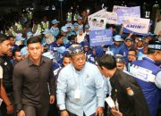 Pendukung Pasangan AMIN Padati Halaman Amel Convention Hall