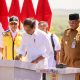 Pj Gubernur Aceh, Dr.H Safrizal, ZA, M.Si mendampingi Presiden Joko Widodo (Jokowi) meresmikan pembangunan jalan dan jembatan di 14 kabupaten/kota di Aceh yang digelar di Blang Bintang, Jalan Daerah Kecamatan Darul Imarah Aceh Besar, Selasa, (15/10/2024).