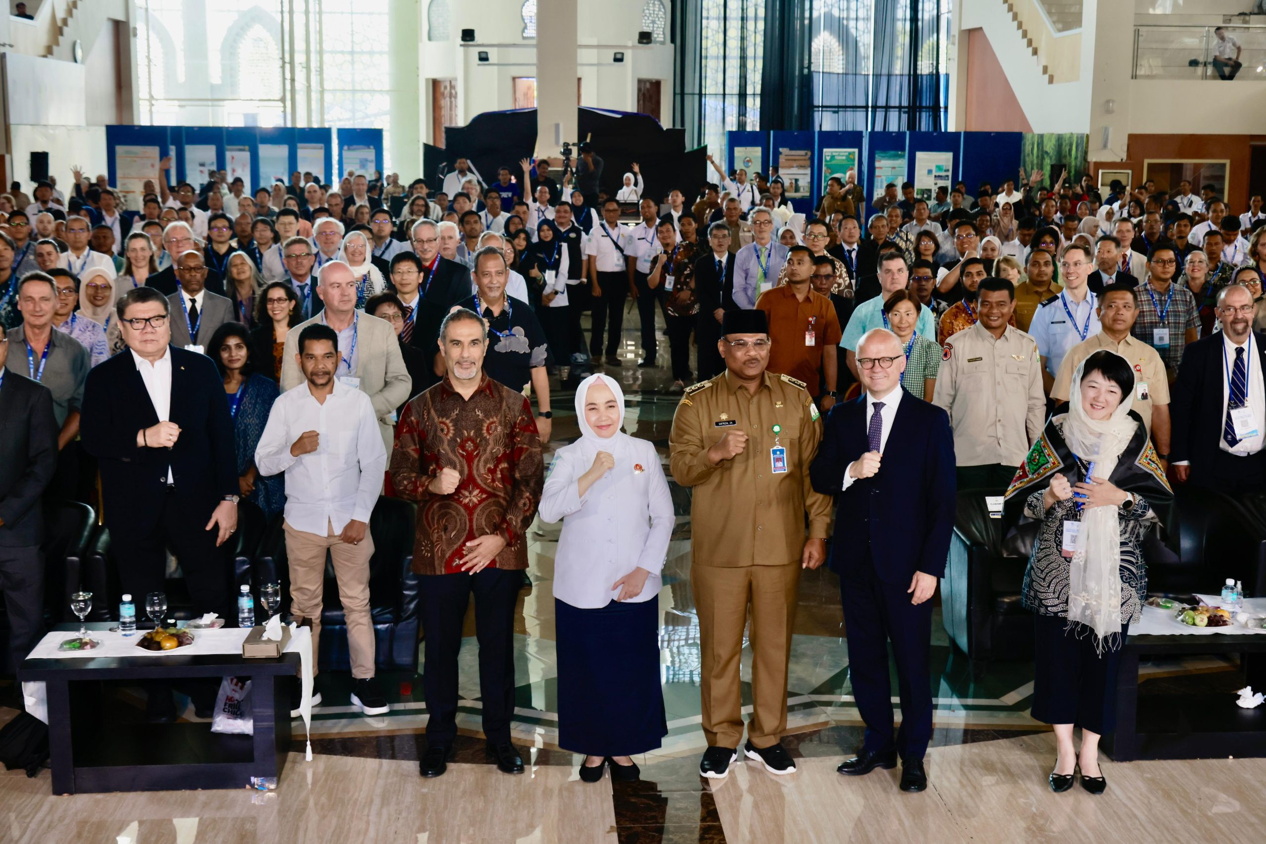 Pj Gubernur Aceh Dr, H, Safrizal, ZA, M.Si Memberi Sambutan pada Acara Pembukaan 2nd UNESCO-IOC Global Tsunami Symposium di Balee Meuseuraya (BMA) , Senin 11 /11/2024