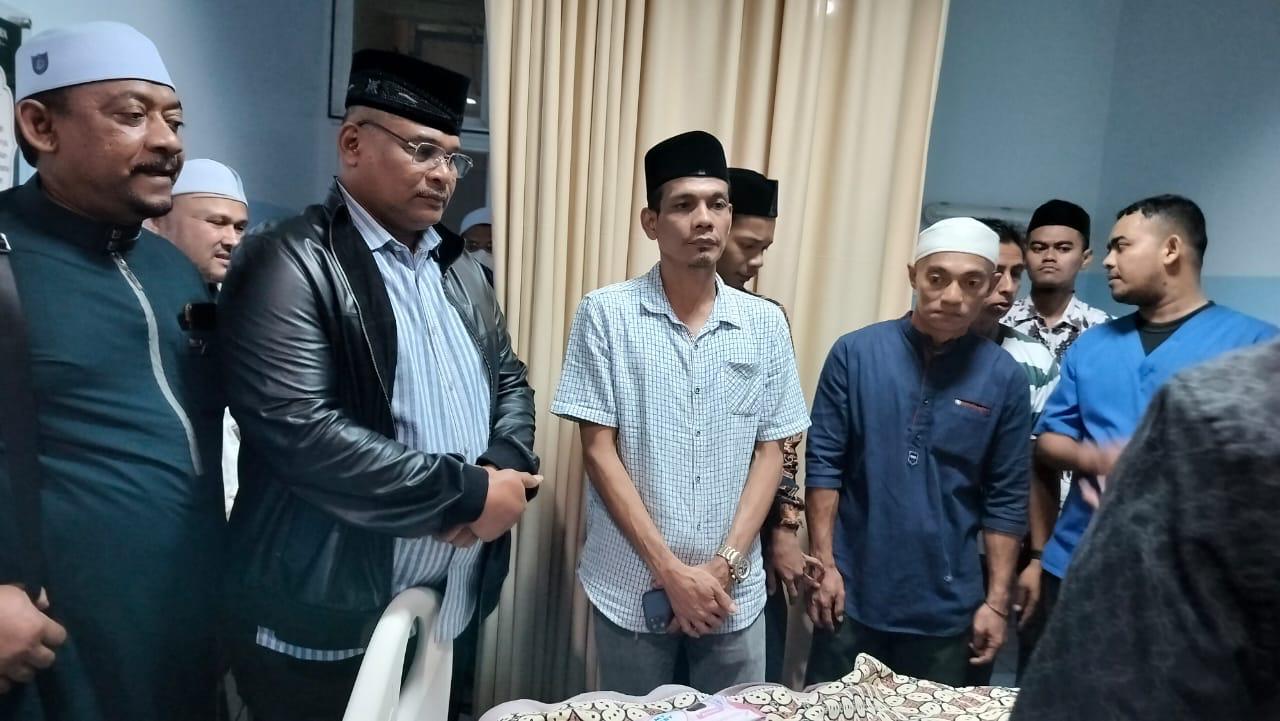 Pj Gubernur Aceh Dr. H. Safrizal ZA M.Si saat Melayat ke RSUDZA.