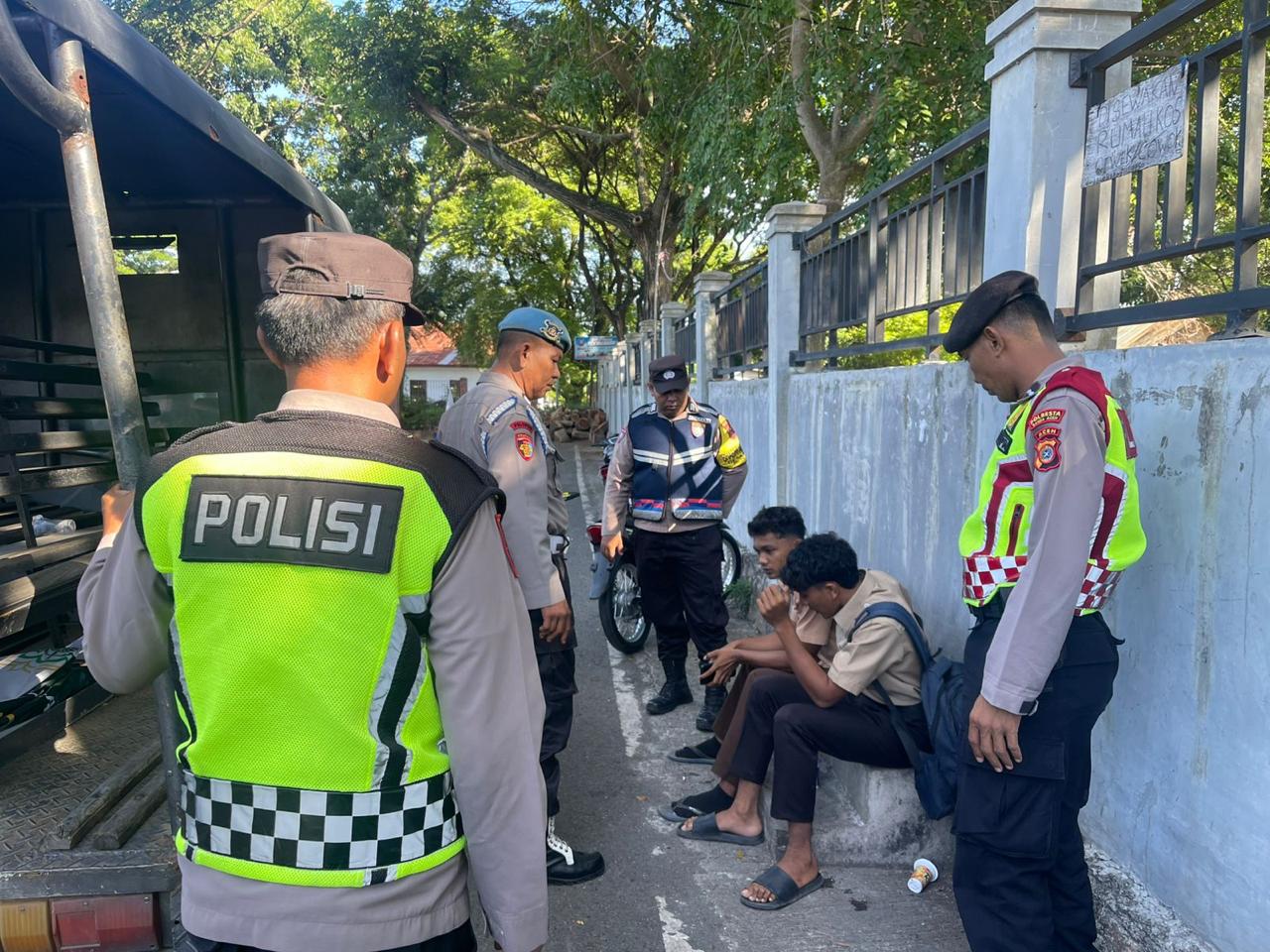 polisi amankan pelajar bolos sekolah