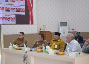 Pj Gubernur Safrizal Pantau Hasil Perhitungan Suara Sementara Pilkada di Aceh