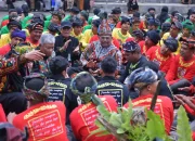 Kala Pj Gubernur Safrizal Larut dalam Hentakan Didong Gayo di Tengah Hujan