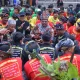 Pj. Gubernur Aceh, Dr. Safrizal, ZA M. Si bersama Pj. Sekda Aceh, Muhammad Diwarsyah dan Pj. Bupati Bener Meriah dan Pj. Bupati Aceh Tengah menyaksikan Para Pemain Didong sekaligus ikut bersama para pemain didong di Taman Arburetum,Bener Meriah, Sabtu, 30/11/2024.