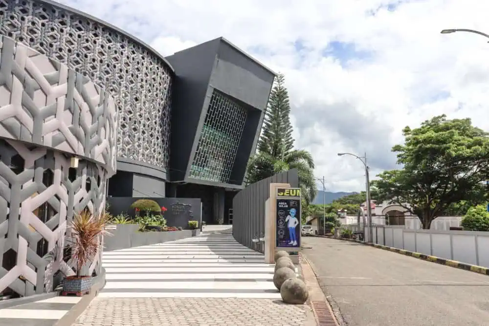 Museum Tsunami Aceh
