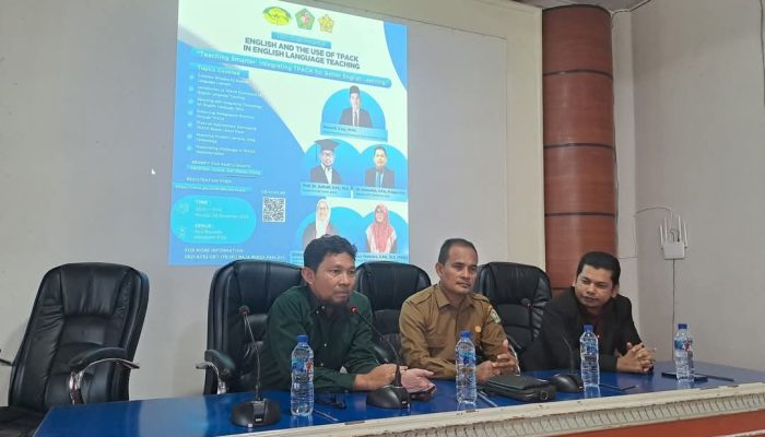 Kepala Bidang  Pembinaan Ketenagaan Disdikbud Pidie Buka TEFLIN Workshop tentang penggunaan TPACK