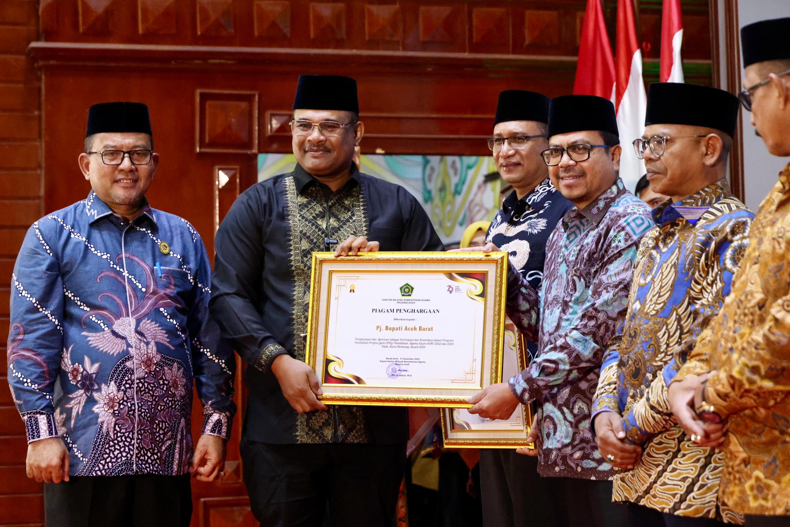 Penjabat Gubernur Aceh, Dr. H. Safrizal ZA, M.Si, Memberi arahan pada Malam Apresiasi Kementerian Agama Aceh 2025 untuk memeri penghargaan kepada tokoh dan lembaga yang berpartisipasi dalam pembangunan keagamaan di Provinsi Aceh, di Anjong Mon Mata Pendop Gubernur Aceh, Sabtu, 4/1/2024