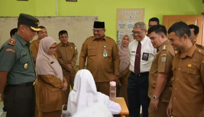 Pj Gubernur Safrizal Pantau Langsung Program Makan Bergizi Gratis