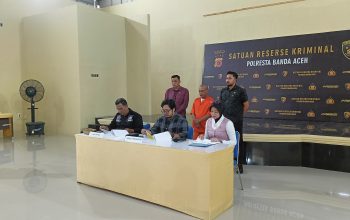 Kasat Reskrim Polresta Banda Aceh saat konferensi pers pengunkapan kasus pemerkosaan terhadap anak dibawah umur di Mapolresta Banda Aceh, Kamis 9 Januari 2025 [Foto/Is]