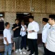 Penjabat (Pj) Gubernur Aceh, Dr. H. Safrizal ZA, M.Si., meninjau proses verifikasi pembangunan rumah layak huni yang akan dilakukan pada tahun 2025 oleh Pemerintah Aceh. Peninjauan ini dilakukan di Gampong Blang Dalam, Kecamatan Jeumpa, Kabupaten Bireuen, Jumat (10/1/2025).