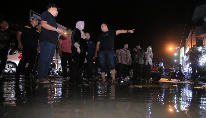 Banda Aceh Tergenang Air Hujan, Wali Kota Illiza dan Wakilnya Gercep Ke Lokasi