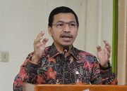 Farid Nyak Umar Apresiasi Keuchik Lampulo Terima Penghargaan Nasional Desa Sadar Hukum