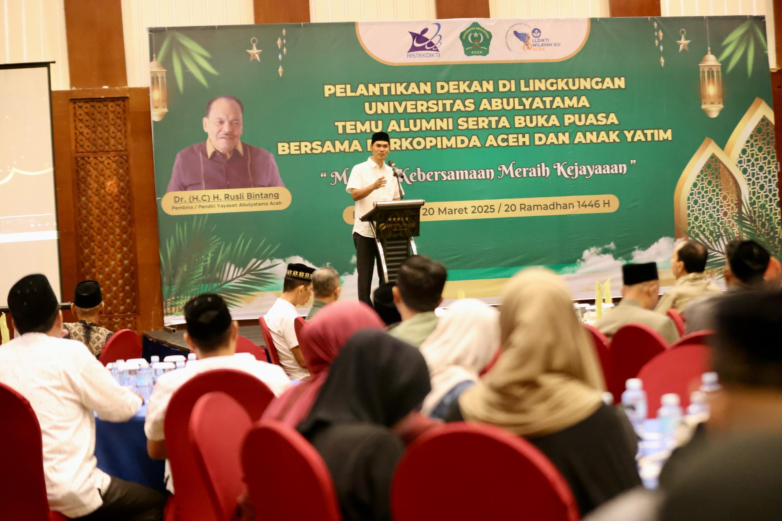 Plt Sekda Aceh, M. Nasir S.IP, MPA, mewakili gubernur Aceh menghadiri sekaligus memberi sambutan pada pelantikan dekan di lingkungan Universitas Abulyatama,temu alumni serta buka puasa bersama Forkopimda Aceh dan anak yatim, di Hotel Hermes Palace, Banda Aceh, Kamis, 20/3/2025