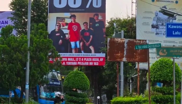 Promosi Celana Pendek Terang-Terangan, Pelaku Usaha Tak Indahkan Syariat Islam