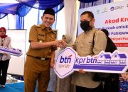 Akad Massa Program Rumah Subsidi untuk Guru, Wagub Aceh Serahkan Kunci Rumah Secara Simbolik di Banda Aceh