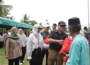 Ws. Dandim 0101/KBA Dampingi Pangdam IM Salurkan Paket Sembako Untuk Warga