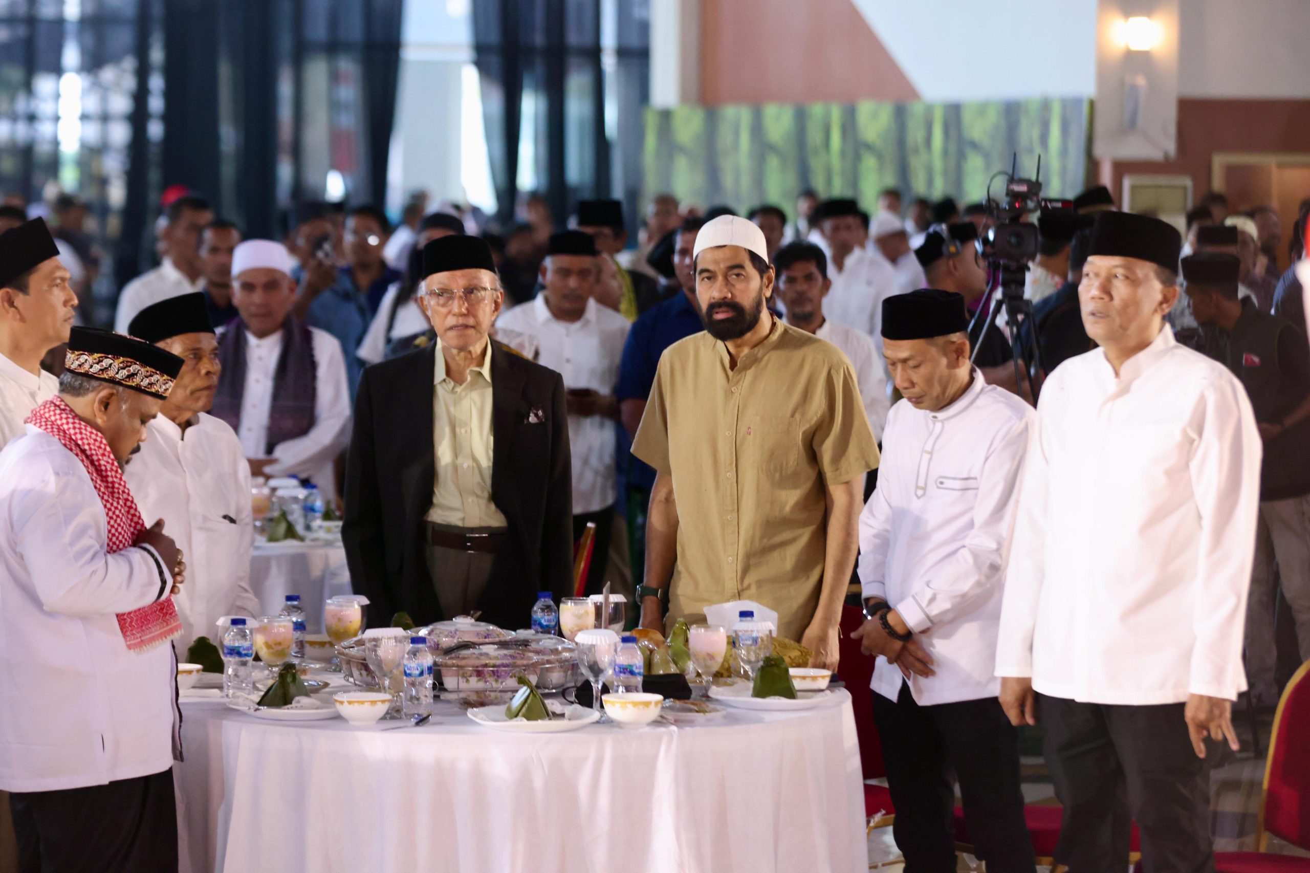 Gubernur Aceh H. Muzakir Manaf pada buka puasa dan doa bersama untuk Alm. Tgk. H. Kamaruddin Bin Abubakar, di Bale Meuseuraya Aceh, Banda Aceh, Rabu, 26/3/2025