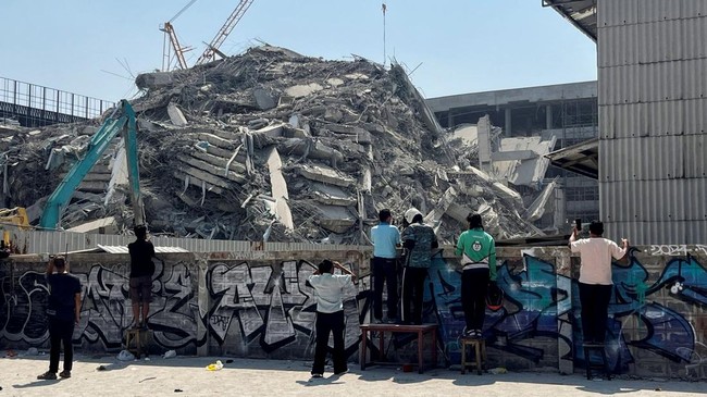 Tiga Orang Tewas, 81 Terjebak di Runtuhan Menara 30 Lantai Usai Dihantam Gempa 7,7 M