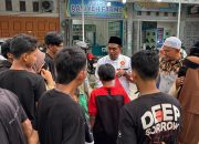 Tgk Tarnuman Bersama DPC PKS Meuraxa Bagi-Bagi Takjil Untuk Masyarakat