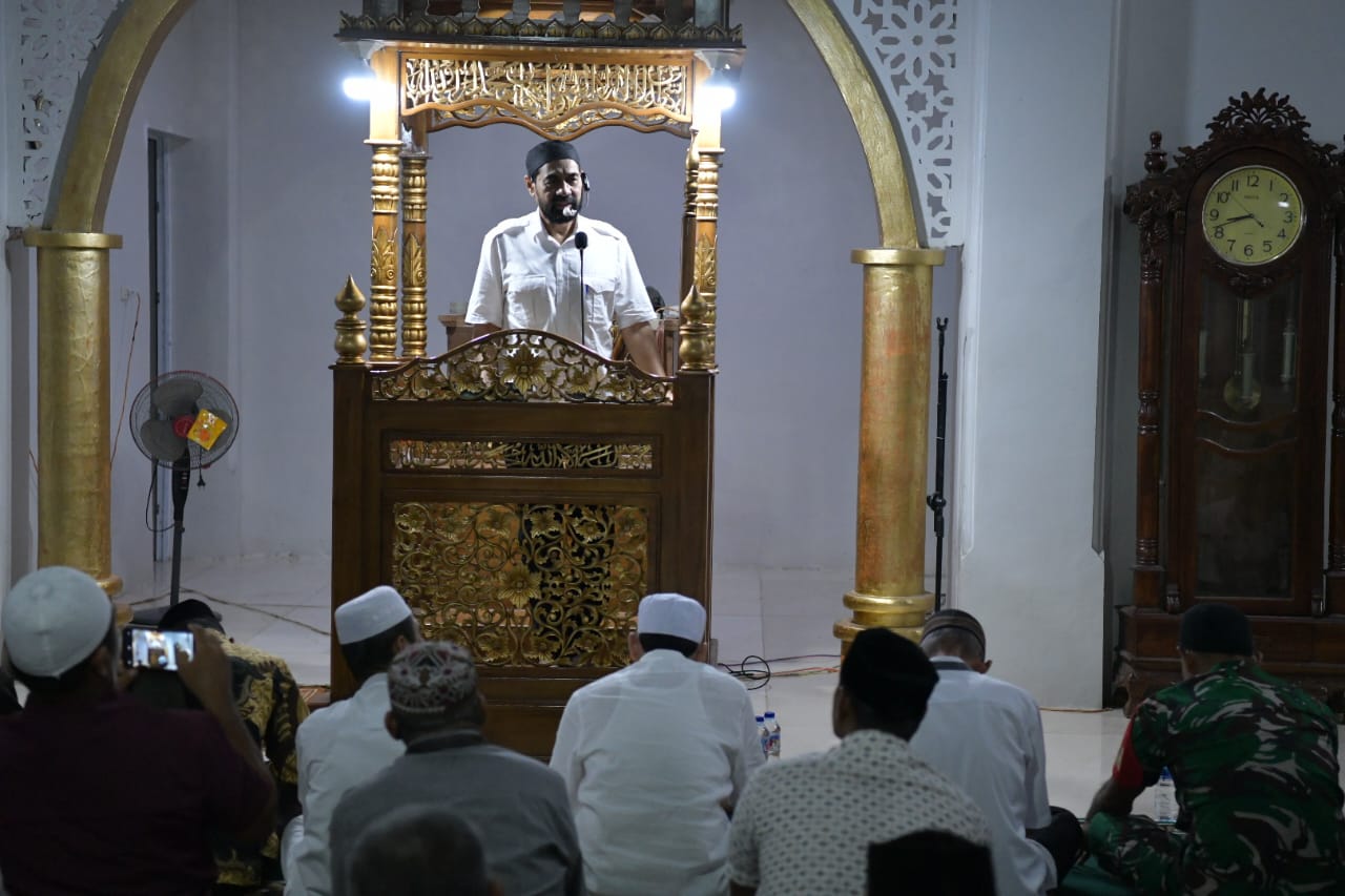 Gubernur Aceh, Muzakir Manaf Memberikan Ceramah Ramadhan Pada Kegiatan Safari Ramadhan 1446 H/2025 M di Masjid AN. NUR Kecamatan Simeulue Timur, Kabupaten Simeulue, Sabtu, 08/03/2025.