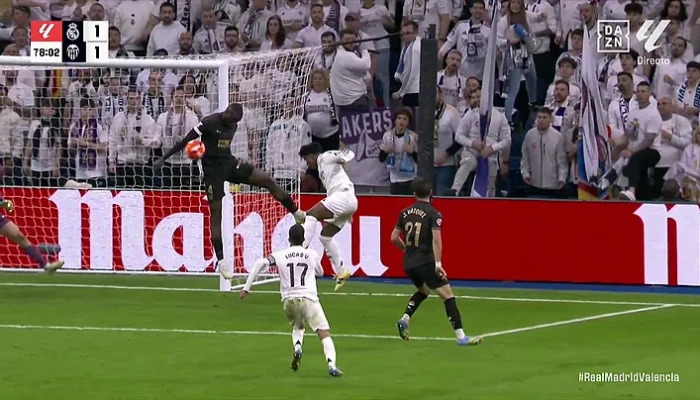 Real Madrid vs Valencia: Kalah 1-2, Kegagalan Penalti Vinicius dan Gol Dramatis Diakhaby
