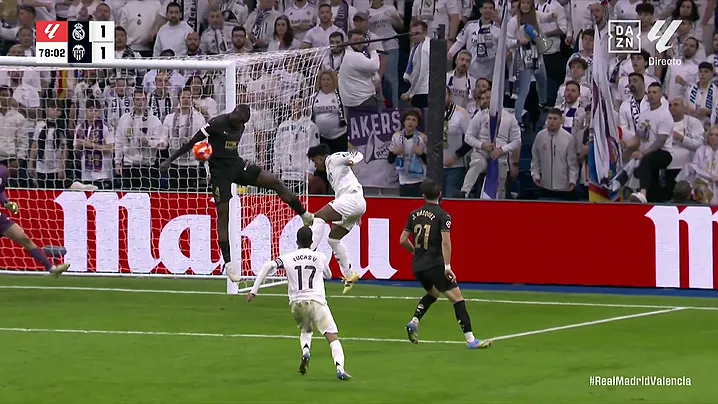Real Madrid vs Valencia: Kalah 1-2, Kegagalan Penalti Vinicius dan Gol Dramatis Diakhaby