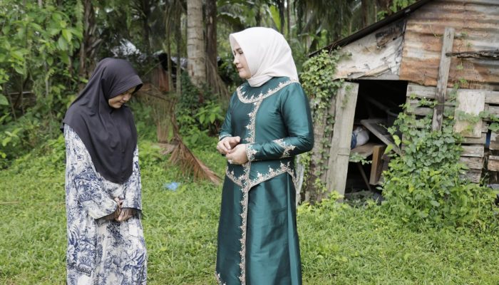 Idul Fitri, Marlina Muzakir Kunjungi Raisya Si Yatim Piatu di Meunasah Bujok, Akan Terima RLH
