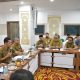 Plt. Sekda Aceh, M. Nasir, Rapat Persiapan Pelaksanaan Monitoring, Conttolling, Surveillance For Prevention (MCSP)- KPK Tahun 2025 Pada Pemerintah Aceh dengan Kepala SKPA di Ruang Rapat Potensi Daerah, Kantor Gubernur Aceh, Senin, 14/04/2025.