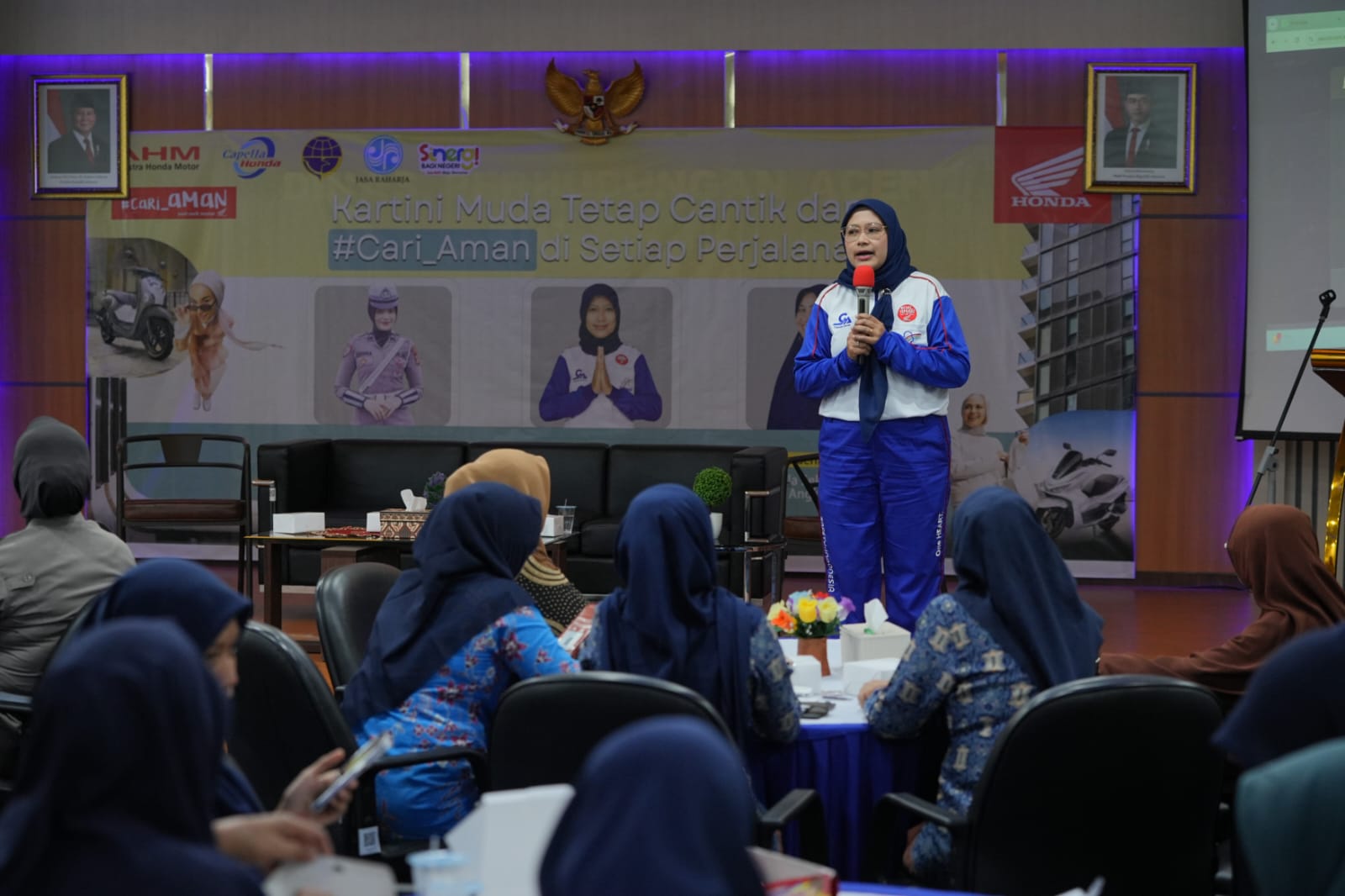Kartini Muda Aceh Isi Seminar Safety Riding Honda, Edukasi Wanita Cara Berkendara Aman dan Modis