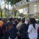 Ribuan Warga Rela Antre Berebut Jadi Petugas Kebersihan Bergaji 5 Jutaan