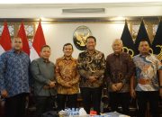 Keterangan Foto 2: Wakil Gubernur Aceh, Fadhlullah didampingi Juru Bicara Pemerintah Aceh, Teuku Kamaruzzaman, dan sejumlah Anggota DPR Aceh, saat bertemu Menteri Hukum Supratman Andi Agtas, di Kementerian Hukum, Jakarta, Rabu, 28 Mei 2025.