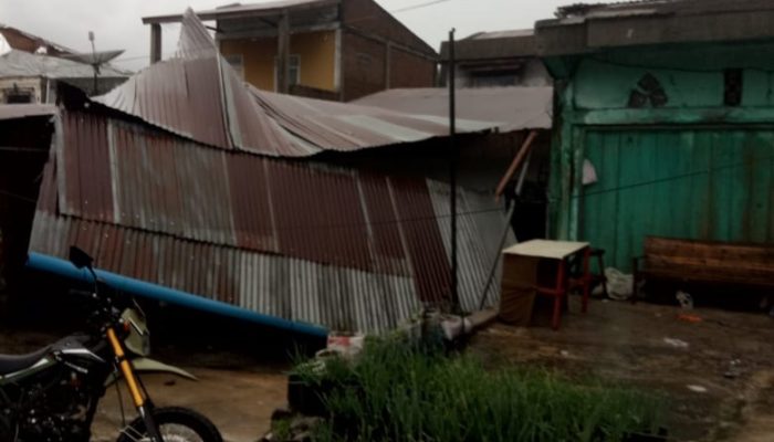 Puluhan Rumah Warga di Bener Meriah Rusak Diterjang Angin Kencang dan Tertimpa Tiang Listrik