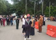 Sosialisasi Penegakan syariat Islam kepada masyarakat yang tengah berolahraga di Stadion Harapan Bangsa, Banda Aceh, Selasa (27/5/2025)