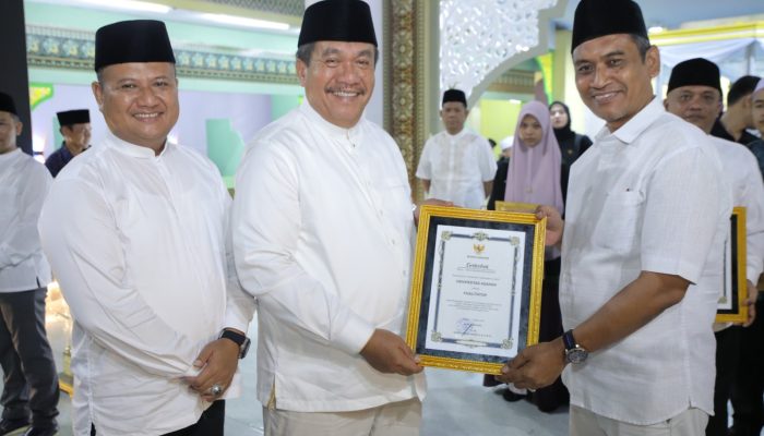 Bupati Berikan Biaya Umroh Kepada Pemenang MTQ ke 56