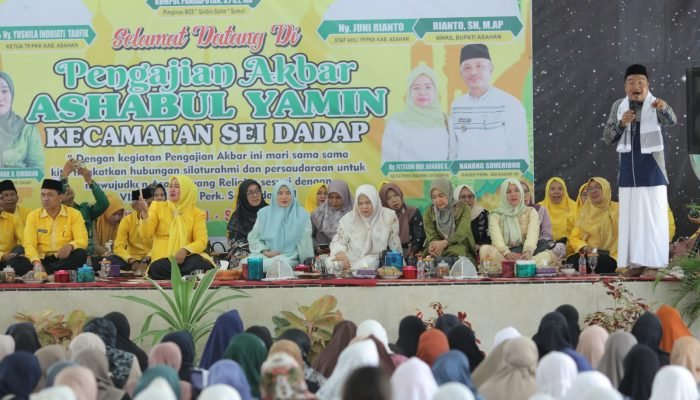 Ketua PKK Asahan Menghadiri Pengajian Akbar