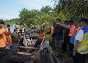 Pemkab Asahan Serahkan Bantuan dan Tinjau Tanggul Jebol