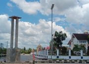 Proyek pembangunan tugu di tengah jalur dua dikomplek Pemerintah Kabupaten (Pemkab) Aceh Utara, Selasa 20 Mei 2025 [Foto/Haba Nusantara/Munawir]