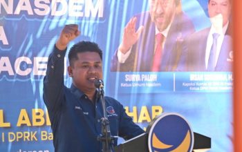 Wakil Ketua DPRK Banda Aceh Daniel Abdul Wahab saat memberikan sambutan pada acara silaturahmi dan temu ramah bersama para Kader Nasdem se Kota Banda Aceh di Balee Meusapat Restorasi, Banda Aceh, Minggu 18 Mei 2025