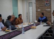 Wakil Gubernur Aceh, Fadlullah didampingi Juru Bicara Pemerintah Aceh, Teuku Kamaruzzaman, dan sejumlah Anggota DPR Aceh serta Walikota Subulussalam saat bertemu Kepala KKK, Rabu, 28 Mei 2025.
