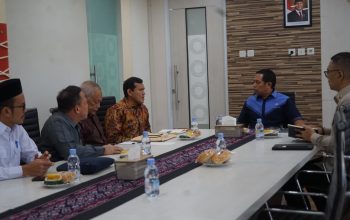 Wakil Gubernur Aceh, Fadlullah didampingi Juru Bicara Pemerintah Aceh, Teuku Kamaruzzaman, dan sejumlah Anggota DPR Aceh serta Walikota Subulussalam saat bertemu Kepala KKK, Rabu, 28 Mei 2025.