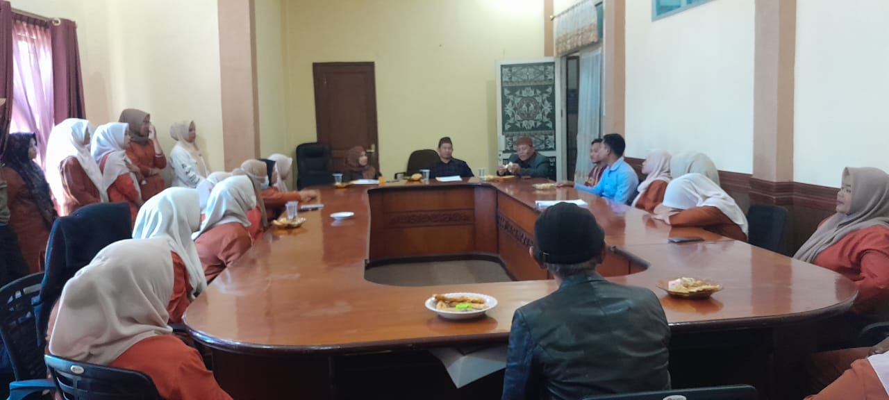 Puluhan petugas cleaning service RSUD Munyang Kute Datangi DPRK Bener Meriah [Foto/Gona]