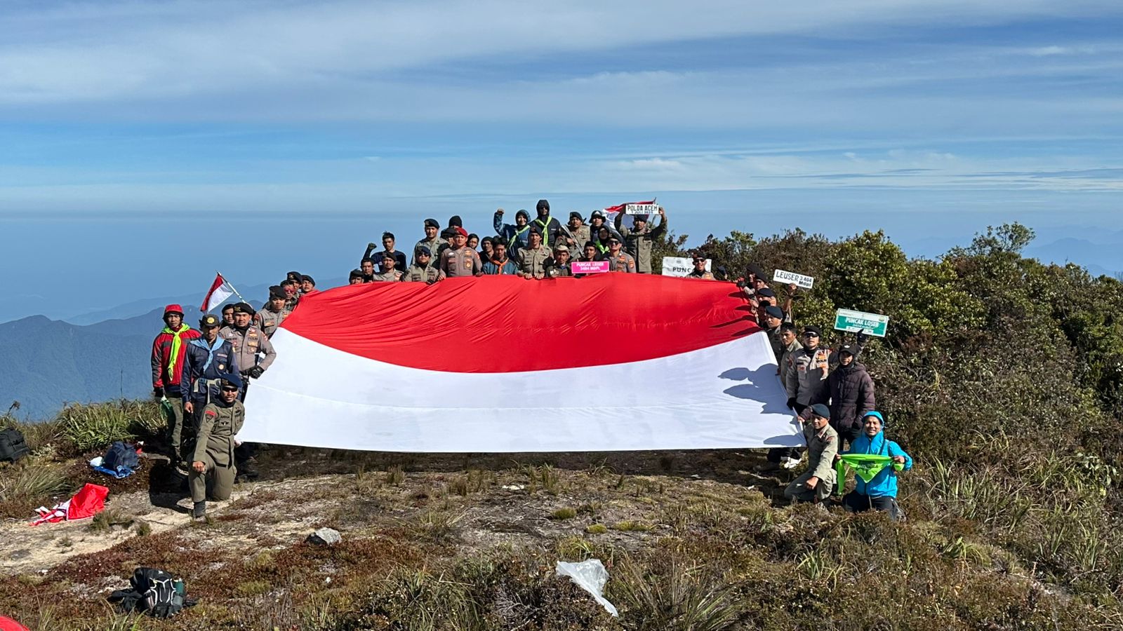 Polri Tancapkan Merah Putih di Atap Aceh! Ekspedisi Gunung Leuser 2025 Sukses Capai Titik Tertinggi