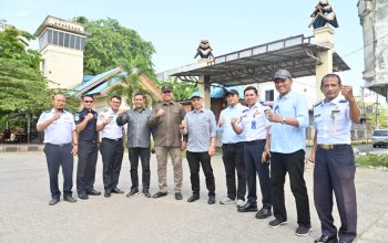 Komisi III Dewan Perwakilan Rakyat Kota (DPRK) Banda Aceh Royes Ruslan saat meninjau kondisi terminal Keudah yang berada di Gampong Baru, Kecamatan Baiturrahman, Kota Banda Aceh, Rabu (25/06/2025)